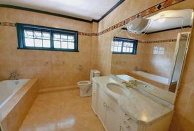 4 Bed Townhouse with En Suite in Lavington - 4