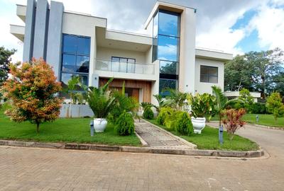 5 Bed House with En Suite in Runda