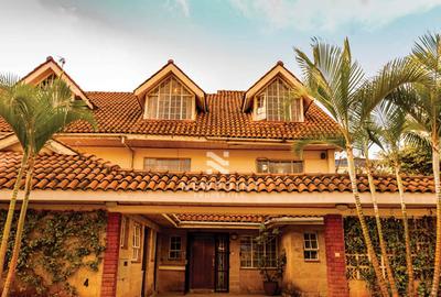 5 Bed Townhouse with En Suite in Ngong Road