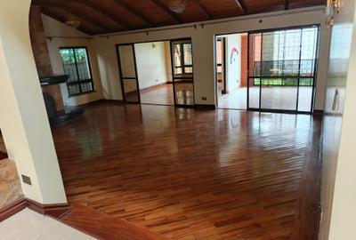 6 Bed Townhouse with En Suite at Lavington - 2