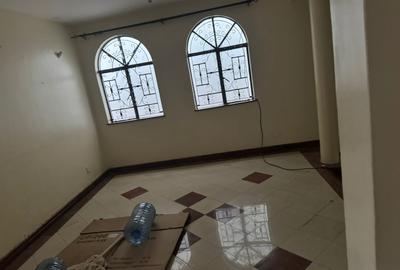 5 Bed Villa with En Suite in Riverside