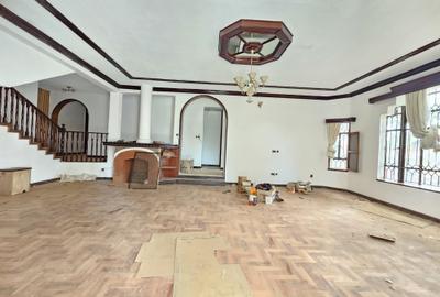 5 Bed House with En Suite in Runda - 3