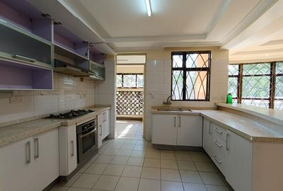 3 Bed Apartment with En Suite in Kilimani