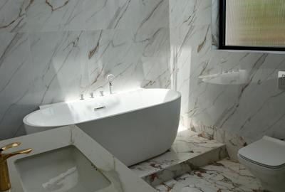 5 Bed Townhouse with En Suite at Lavington - 4