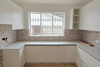 4 Bed House with En Suite in Runda - 3