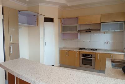3 Bed Apartment with En Suite in Kilimani - 3