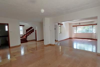 4 Bed Townhouse with En Suite in Brookside - 2