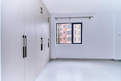 2 Bed Apartment with En Suite in Brookside - 4