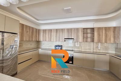 3 Bed Apartment with En Suite in Brookside - 2