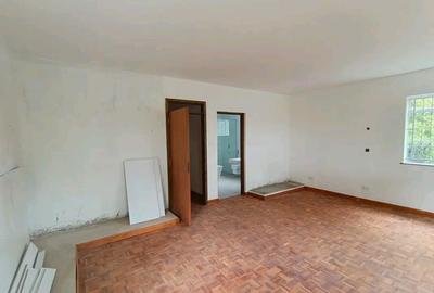 4 Bed House with En Suite in Runda - 3