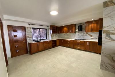 4 Bed Apartment with En Suite in Kileleshwa