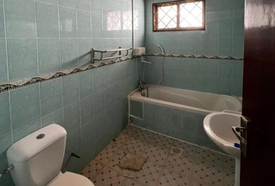 4 Bed Apartment with Swimming Pool in Riverside - 4