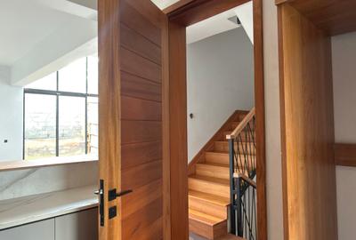 5 Bed Townhouse with En Suite in Kitisuru - 4