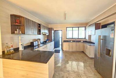 4 Bed Apartment with En Suite in Westlands Area - 4