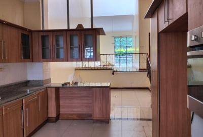 5 Bed Townhouse with En Suite in Kyuna