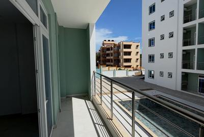2 Bed Apartment with En Suite at Links Road - 3