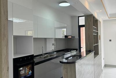 2 Bed Apartment with En Suite in Kilimani - 3