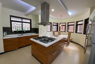 5 Bed House with En Suite in Spring Valley