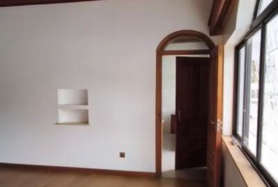 Commercial Property with Service Charge Included in Kileleshwa - 3