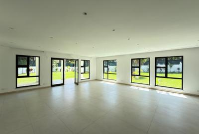 6 Bed House with En Suite in Runda - 2