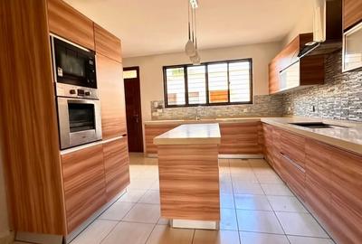 5 Bed Townhouse with En Suite in Lavington - 4