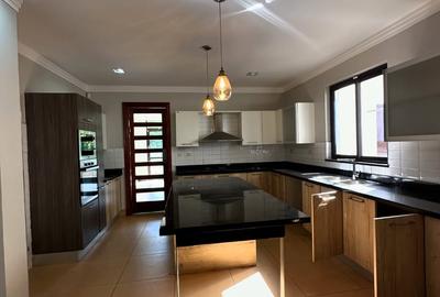 5 Bed Villa with En Suite in Karen