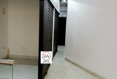 70 ft² Shop with Fibre Internet at Cbd