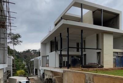 5 Bed Villa with En Suite in Lavington - 2