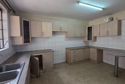 3 Bed Apartment with En Suite in Lavington