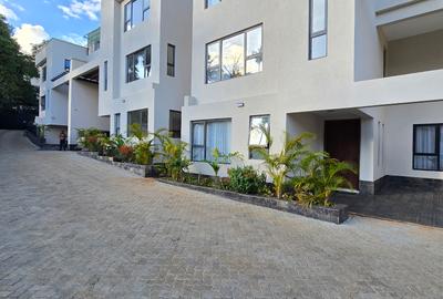 5 Bed Townhouse with En Suite in Lavington - 2