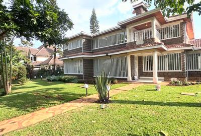 5 Bed House with En Suite in Runda