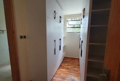 4 Bed Townhouse with En Suite in Karen - 3