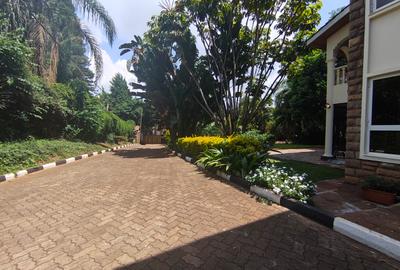 4 Bed House with Garden in Hill View - 3