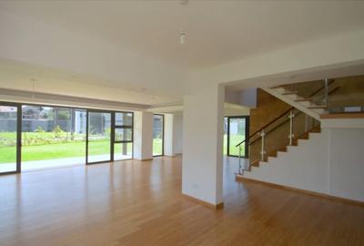 4 Bed Villa with En Suite at Alonzi Road