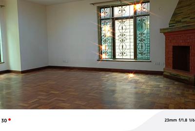 5 Bed Townhouse with En Suite in Lavington - 3