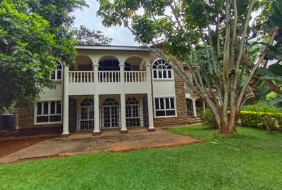 4 Bed House with En Suite in Hill View - 4