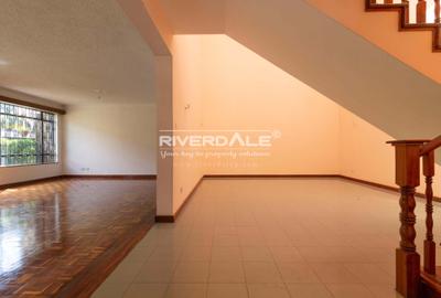 5 Bed Townhouse with En Suite in Brookside