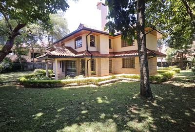 5 Bed House with En Suite in Runda