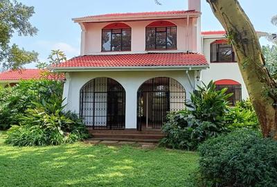 4 Bed House with En Suite in Runda - 2