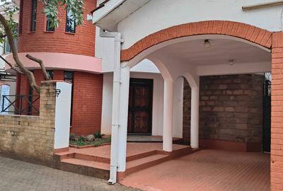 5 Bed Townhouse with En Suite at Brookside Drive