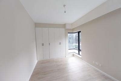 2 Bed Apartment with Swimming Pool in Riverside