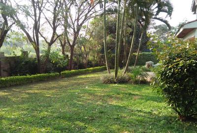 5 Bed Villa with En Suite in Runda