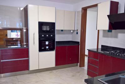 3 Bed Apartment with En Suite in Westlands Area - 2