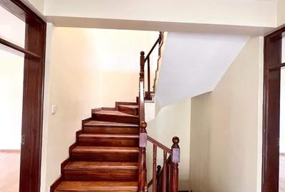 4 Bed Townhouse with En Suite at Lavington
