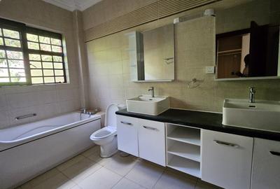 4 Bed Townhouse with En Suite in Kiambu Road - 4