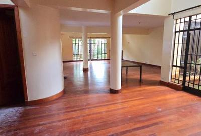 5 Bed Townhouse with En Suite in Lavington - 4
