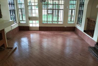 5 Bed Townhouse with En Suite in Lavington