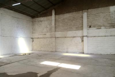 16,000 ft² Warehouse with Parking in Industrial Area