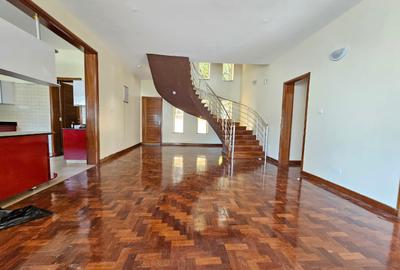 5 Bed House with En Suite in Lavington