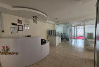 1,205 ft² Office with Service Charge Included at 3Rd Avenue Parklands